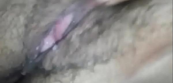  Vagina Peluda masturbandose...jugosa